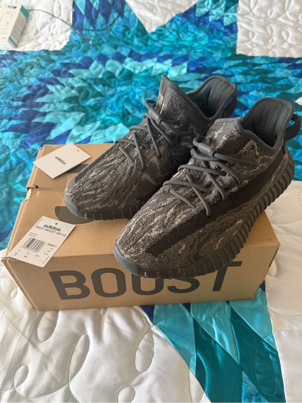 adidas Yeezy Boost 350 V2 — Carbon/Grey